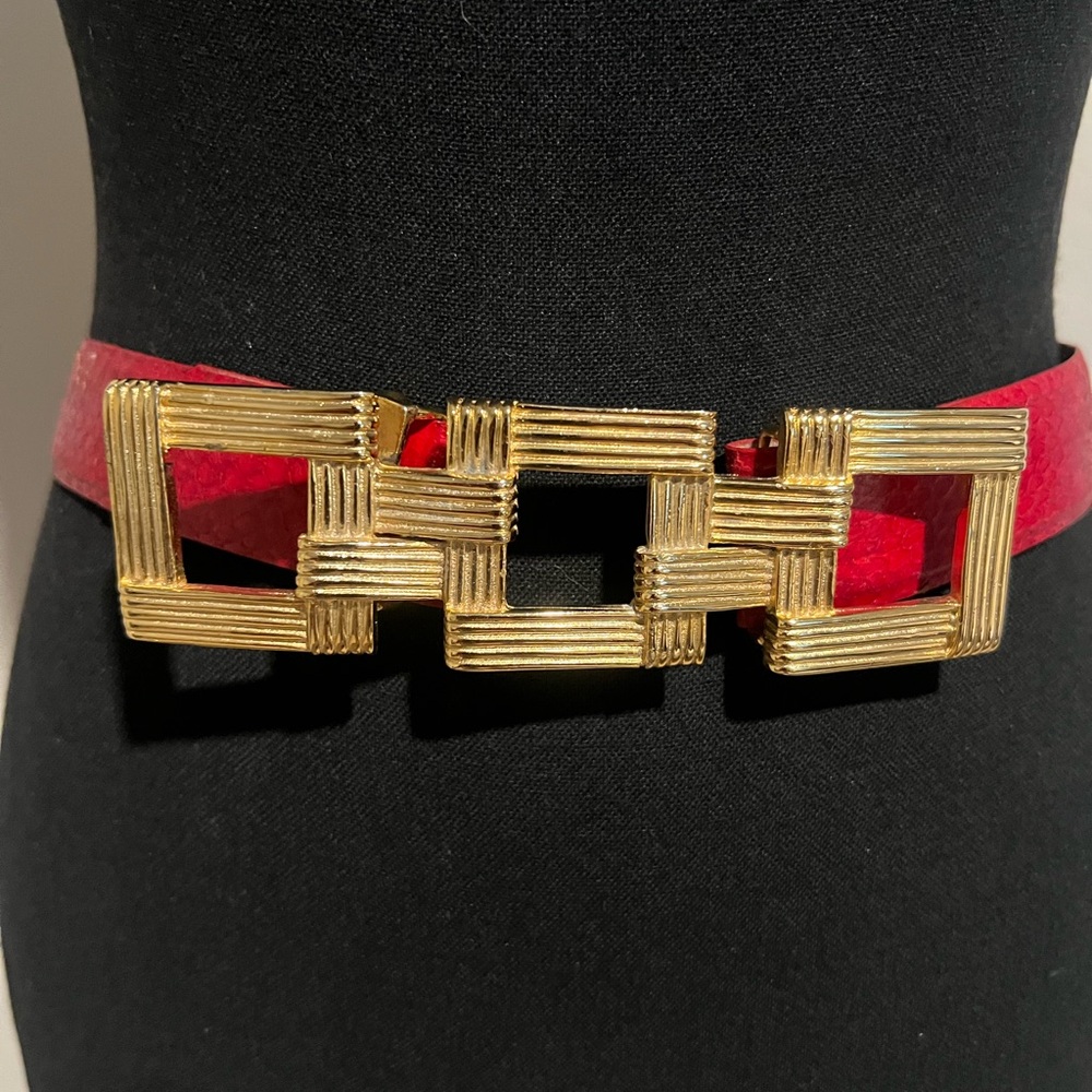 Vintage 1993 Mimi di N Red Textured Belt – Gold Linked Square Buckle